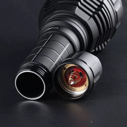 Svítilna Convoy L21A s LED SFT90, světelný tok 5000 lumenů a dosvit cca 1100 m