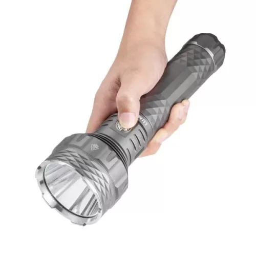 Svítilna Lumintop PK90 s výkonem 5600 lumenů a dosahem 1500 m