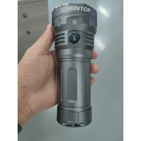   Hledací svítilna Lumintop GT4695 s 15 000 lumeny, dosahem 800 metrů a kapacitou baterie 32 000 mAh
